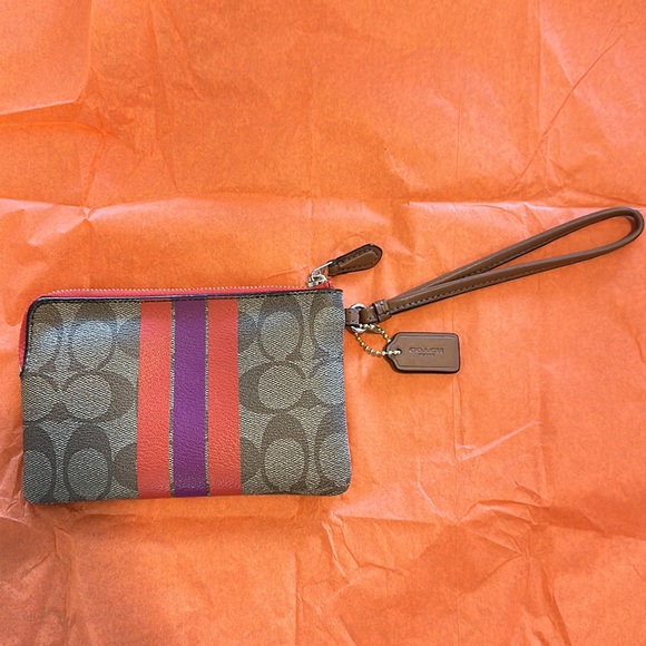 COACH Small Wristlet In Colorblock Signature Leather - Picture 2 of 7